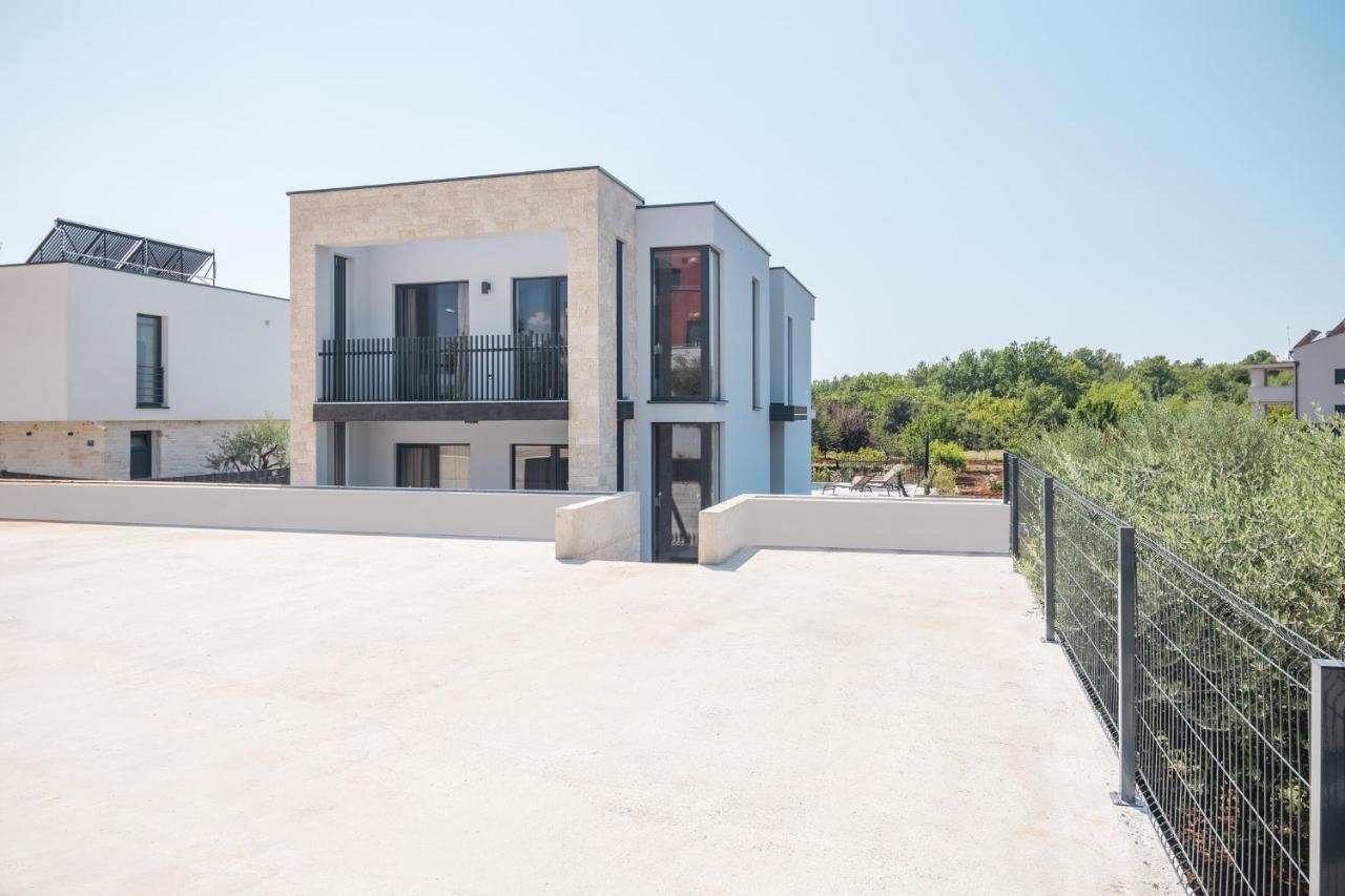 Grota Villa